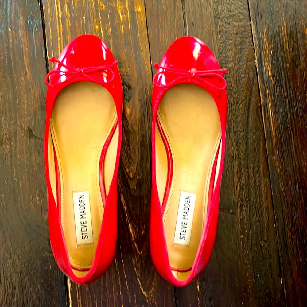 Heeled flat